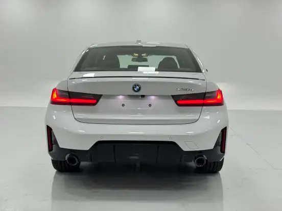 BMW-330e-2025