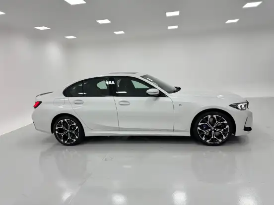BMW-330e-2025
