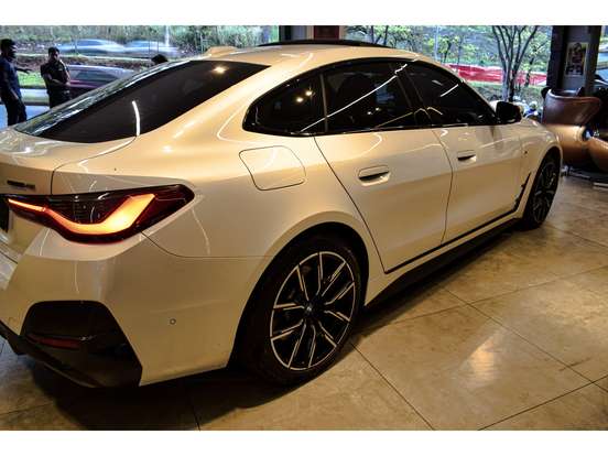 BMW-I4-2023