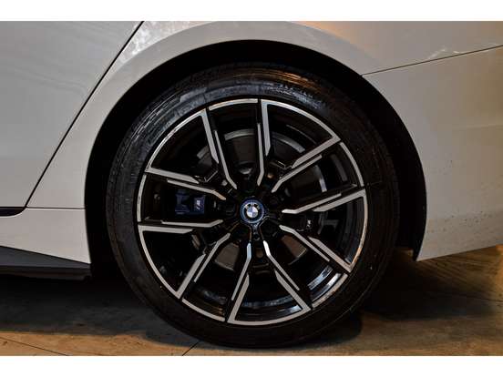 BMW-I4-2023
