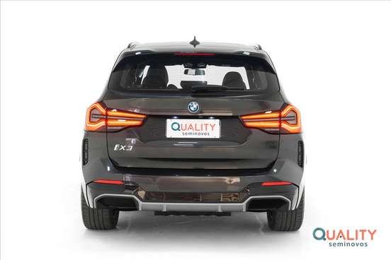 BMW-iX3-2024