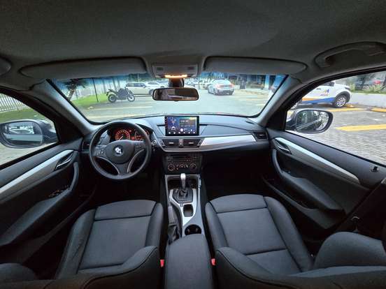 BMW-X1-2.0 18I S-DRIVE 4X2 16V GASOLINA 4P AUTOMÁTICO BMW-X1-2011