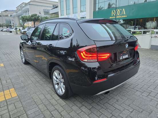BMW-X1-2.0 18I S-DRIVE 4X2 16V GASOLINA 4P AUTOMÁTICO BMW-X1-2011