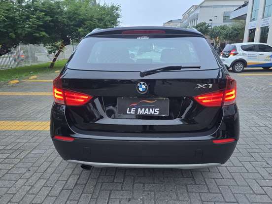 BMW-X1-2011