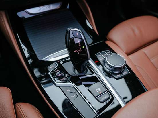 BMW-X4-2021