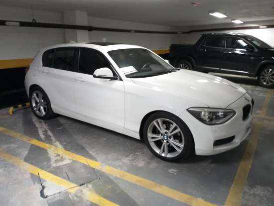 BMW-118i-2012