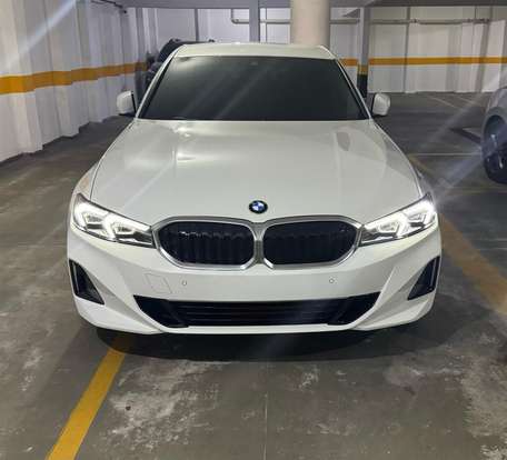 BMW-320i-2023