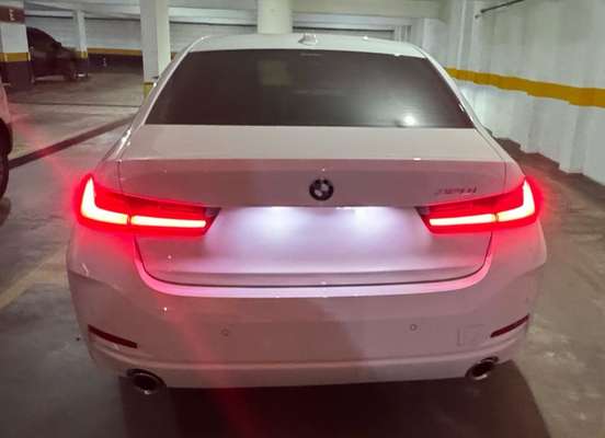 BMW-320i-2023