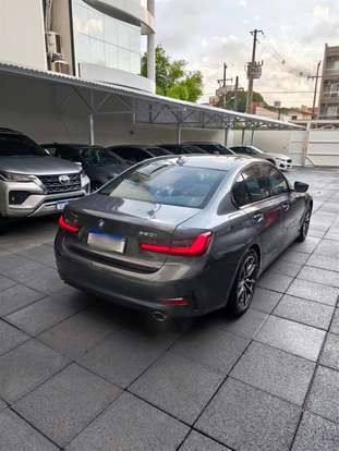 BMW-320i-2022