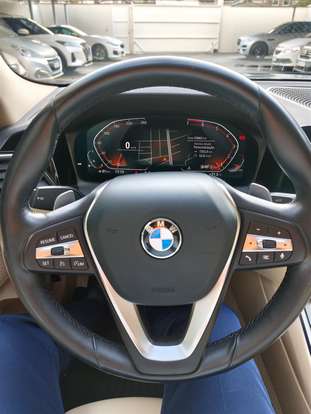 BMW-320i-2022