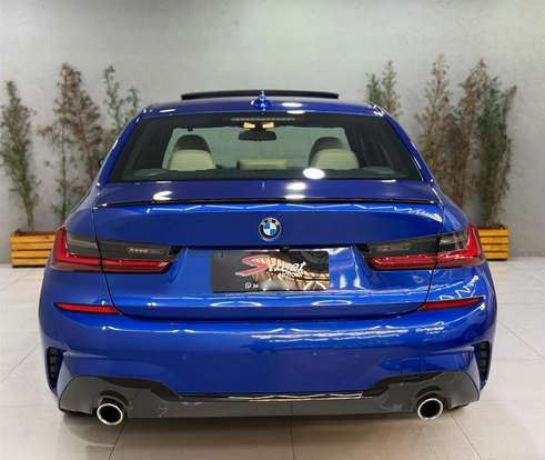 BMW-320i-2022