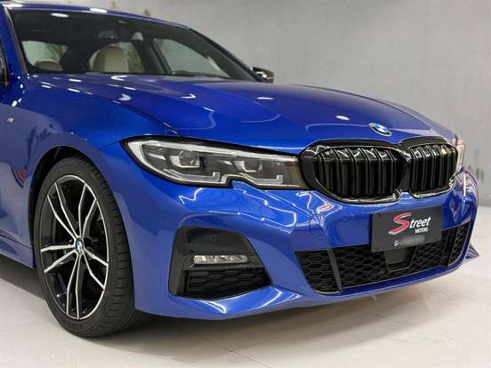 BMW-320i-2022
