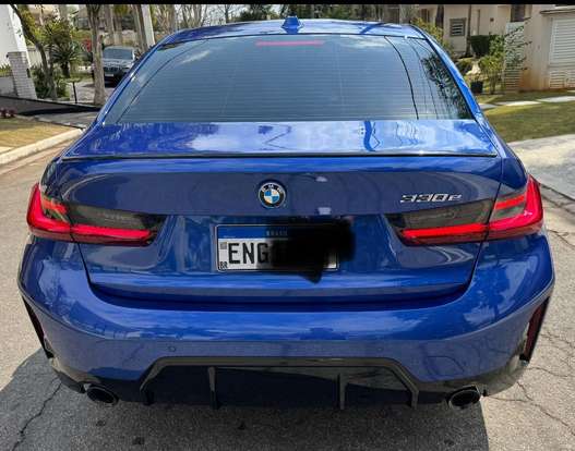 BMW-330e-2022