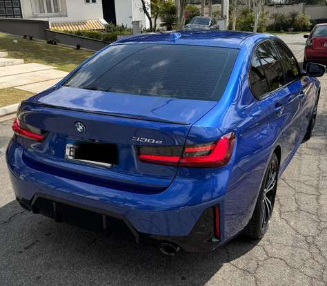 BMW-330e-2022