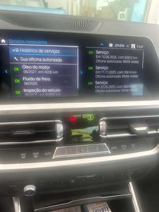 BMW-330e-2021