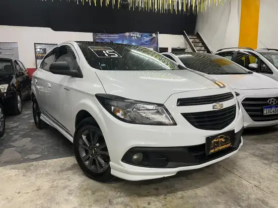 CHEVROLET-ONIX-2015