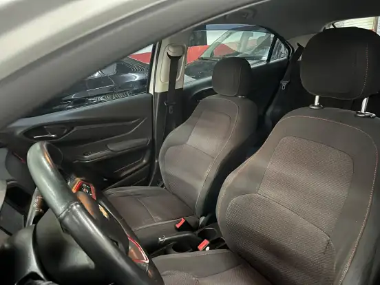 CHEVROLET-ONIX-2015