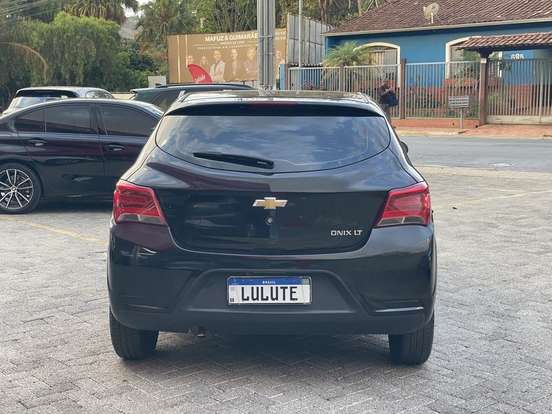 CHEVROLET-ONIX-2016