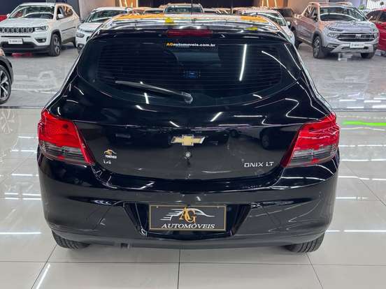 CHEVROLET-ONIX-2015