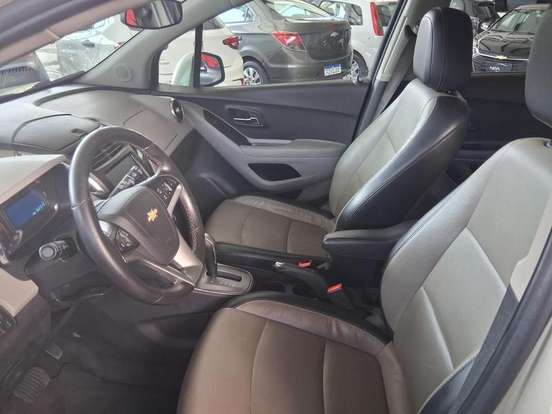 CHEVROLET-TRACKER-2015