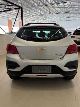 CHEVROLET-ONIX-2018
