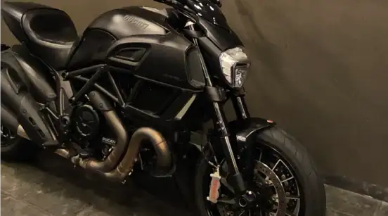 DUCATI-DIAVEL DARK-2016
