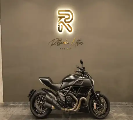 DUCATI-DIAVEL DARK-2016