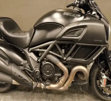 DUCATI-DIAVEL DARK-2016
