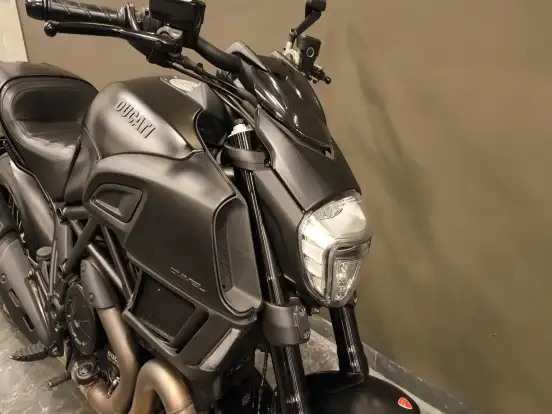 DUCATI-DIAVEL DARK DUCATI-DIAVEL DARK-2016