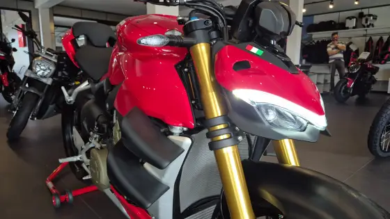 DUCATI STREETFIGHTER V4 S 