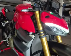 DUCATI STREETFIGHTER V4 S DUCATI STREETFIGHTER V4 S