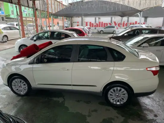 FIAT-SIENA-1.6 MPI ESSENCE 16V FLEX 4P AUTOMATIZADO FIAT-SIENA-2013