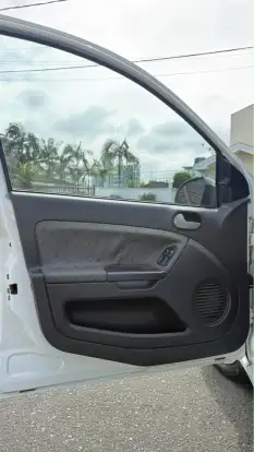 FORD-FIESTA-2012