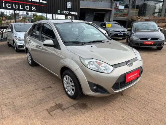 FORD FIESTA 1.6 ROCAM SEDAN 8V FLEX 4P MANUAL