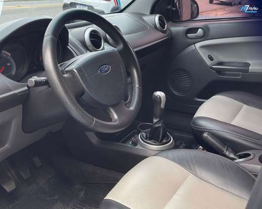 FORD-FIESTA-2013