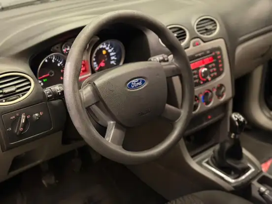 FORD-FOCUS-2012