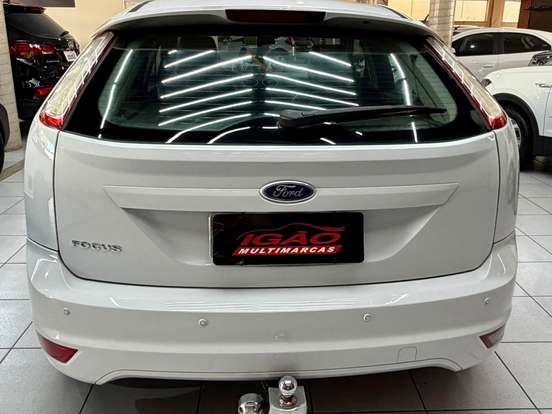 FORD-FOCUS-2012