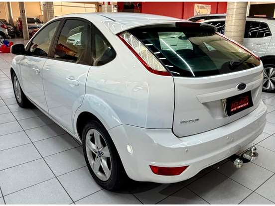 FORD-FOCUS-2012