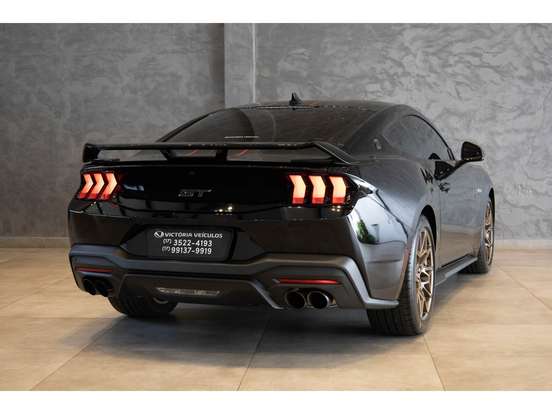 FORD-MUSTANG-2025