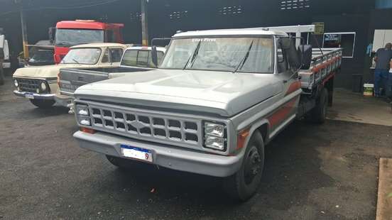 FORD-F-4000-1989