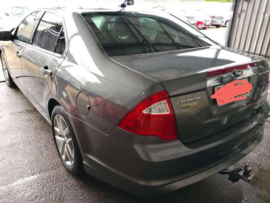 FORD-FUSION-2010