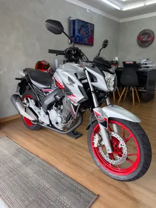 HONDA CB TWISTER 