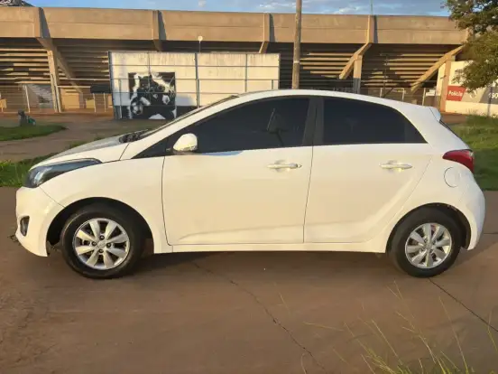 HYUNDAI-HB20-2013