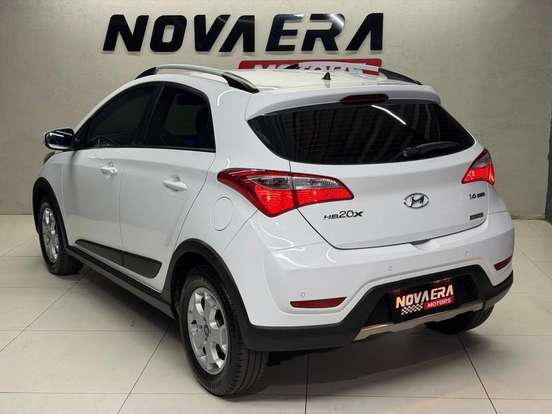 HYUNDAI-HB20X-1.6 16V PREMIUM FLEX 4P AUTOMÁTICO HYUNDAI-HB20X-2014