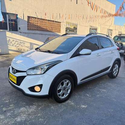 HYUNDAI-HB20X-2013