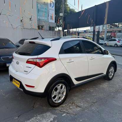 HYUNDAI-HB20X-2013