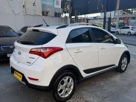 HYUNDAI-HB20X-1.6 16V PREMIUM FLEX 4P AUTOMÁTICO HYUNDAI-HB20X-2013