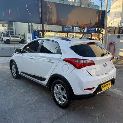 HYUNDAI-HB20X-2013