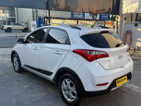 HYUNDAI-HB20X-1.6 16V PREMIUM FLEX 4P AUTOMÁTICO HYUNDAI-HB20X-2013