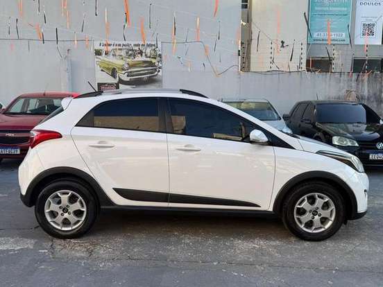 HYUNDAI-HB20X-1.6 16V PREMIUM FLEX 4P AUTOMÁTICO HYUNDAI-HB20X-2013